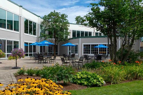 DoubleTree by Hilton Hotel Burlington Vermont, Забронировать Отель Саут-Берлингтон штат Вермонт, рядом с Фучер Трек энд Филд Фасилити