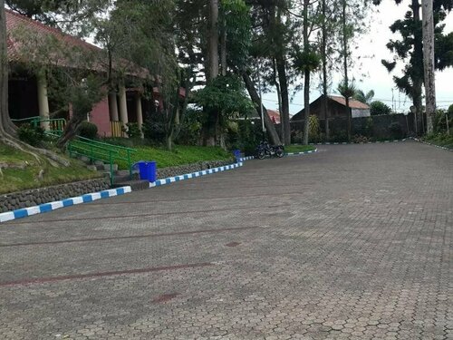 Hotel Surya Indah Cipanas, Забронировать Отель Отели провинции Западной Явы с парковкой, Парковка