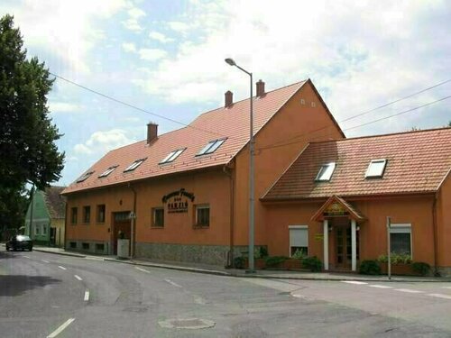 Rozmann Family Panzió & Apartmanhaz, Réserver Hôtel Hôtels à Vas avec parking, Parking