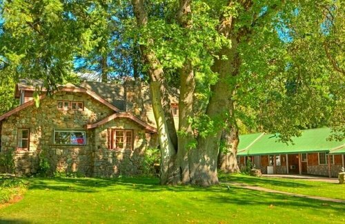 Strawberry Valley Inn, Забронировать Мини-отель Отели Маунт-Шаста 3 звезды, рядом с Mercy Medical Center Mt. Shasta, 3*