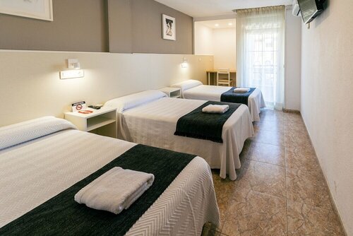 Hostal Gran Vía, Book Hostel / Vandrerhjem Pinto 