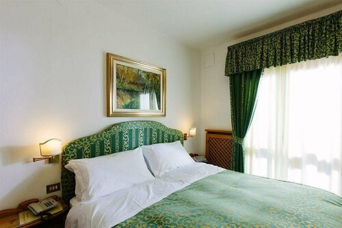 Hotel Cornelio, Забронировать Отель Отели Кортина-д'Ампеццо с парковкой, рядом с Cortina - Col Drusciè, Парковка