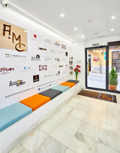 AMC Granada Hostal, Забронировать Хостел Отели Гранады с парковкой, рядом с Музей изящных искусств Гранады, Парковка