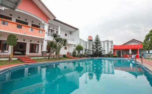 Hotel Lurus, Varaa Hotelli Cisarua West Java