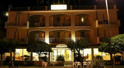 Hotel Toscana, Rezerwuj Hotel Hotele w Romagna z parkingiem, Parking