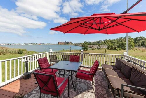 The Beacon Waterfront Inn, Book Bed and Breakfast Hoteller i New England med parkering, Parkering