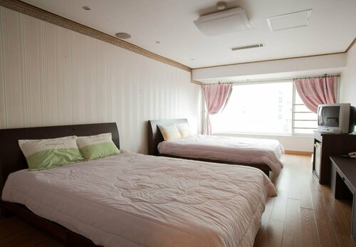 Gyeongju Tourist Hotel, Забронировать Отель Кёнджу провинция Кёнсан-Пукто, рядом с Парк аттракционов Gyeongju World