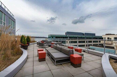 Waterfront Modern Studio Rooftop Views, Забронировать Отель Отели Сиэтла 3 звезды, рядом с The Spheres, 3*