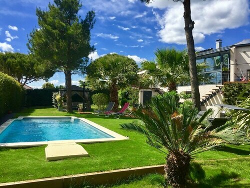 LESCALE COTE BLEUE B&B AND Spa, Забронировать Отель «постель и завтрак» Соссе-ле-Пен Буш-дю-Рон
