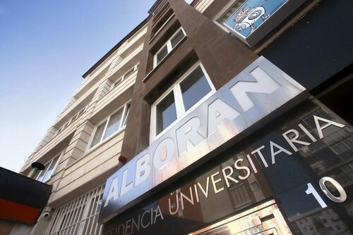 Residencia Universitaria Alboran, Забронировать Хостел Хостелы Малаги, рядом с Centro Comercial Larios Centro, Хостел