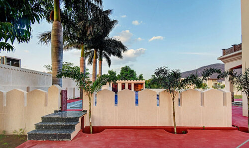 Treebo Premium Royal Amar With Mountain View, 2 Km From Pushkar Lake, Prenota Hotel Hotel a Pushkar con piscina, vicino a Pushkar Lake, Piscina