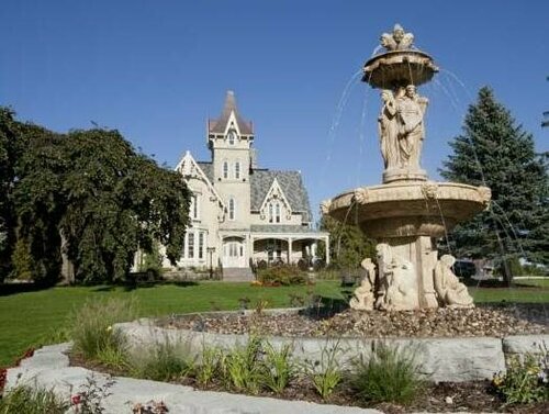 Elm Hurst Inn & Spa, Prenota Resort Hotel a Ontario con parcheggio, Parcheggio