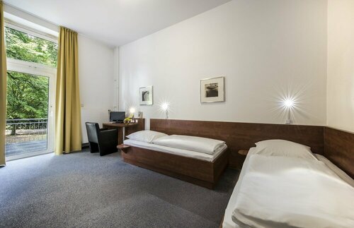 CJD Bonn Castell, Забронировать Отель Отели Бонна 3 звезды, рядом с Галерея AnBau 35, 3*