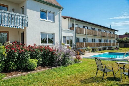 Pension Seitz, Book Pension Hoteller i Bayern med pool, Swimmingpool