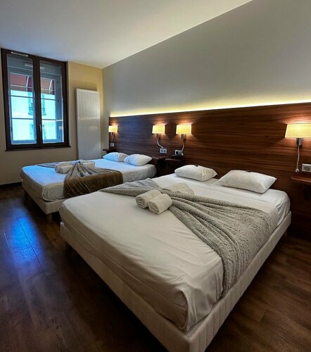 Hôtel Terminus, Rezervați Hotel Hoteluri în Esquieze-Sere cu parcare, Parcare