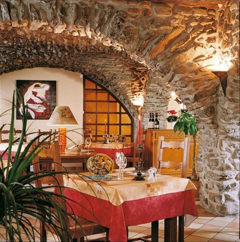 Hôtel Restaurant du Nord - Saint Jean de Maurienne, Book  Hoteller i Rhône-Alps med parkering, Parkering