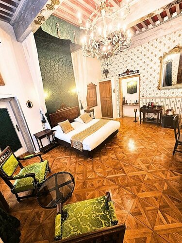 Отель Renaissance, Забронировать Отель Отели Кастр с завтраком, рядом с Туристический информационный центр, Завтраки
