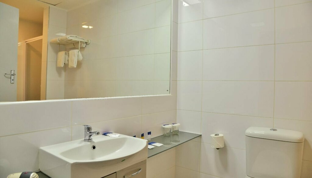 Cresta Oasis Hotel