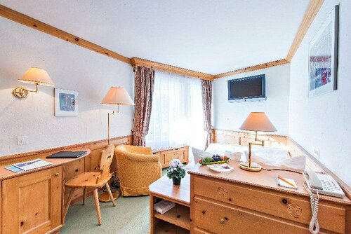 Quadratscha Hotel, จอง โรงแรม Samedan Upper Engadin