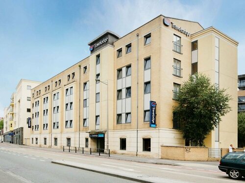 Travelodge Bristol Central, Забронировать Отель Отели Бристоля с парковкой, рядом с Skirmish Paintball Bristol, Парковка