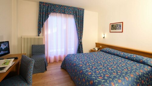 Garni Lago Nembia, Boek Hotel San Lorenzo Dorsino Italië