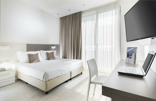 Hotel Cube, Забронировать Отель Отели Равенны с питанием, Пансион