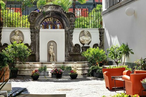 Hotel Piazza Bellini & Apartments, Забронировать Апартаменты/квартира Отели Неаполя с завтраком, рядом с Церковь Пио Монте делла Мизерикордия, Завтраки