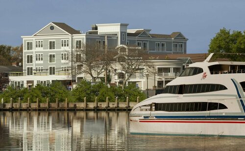 Hyannis Harbor Hotel, Забронировать Отель Отели Хайаннис с парковкой, рядом с Veterans Memorial Park, Парковка