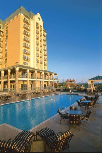 Chateau on the Lake Resort Spa and Convention Center, Забронировать Курортный отель Брэнсон Table Rock Lake
