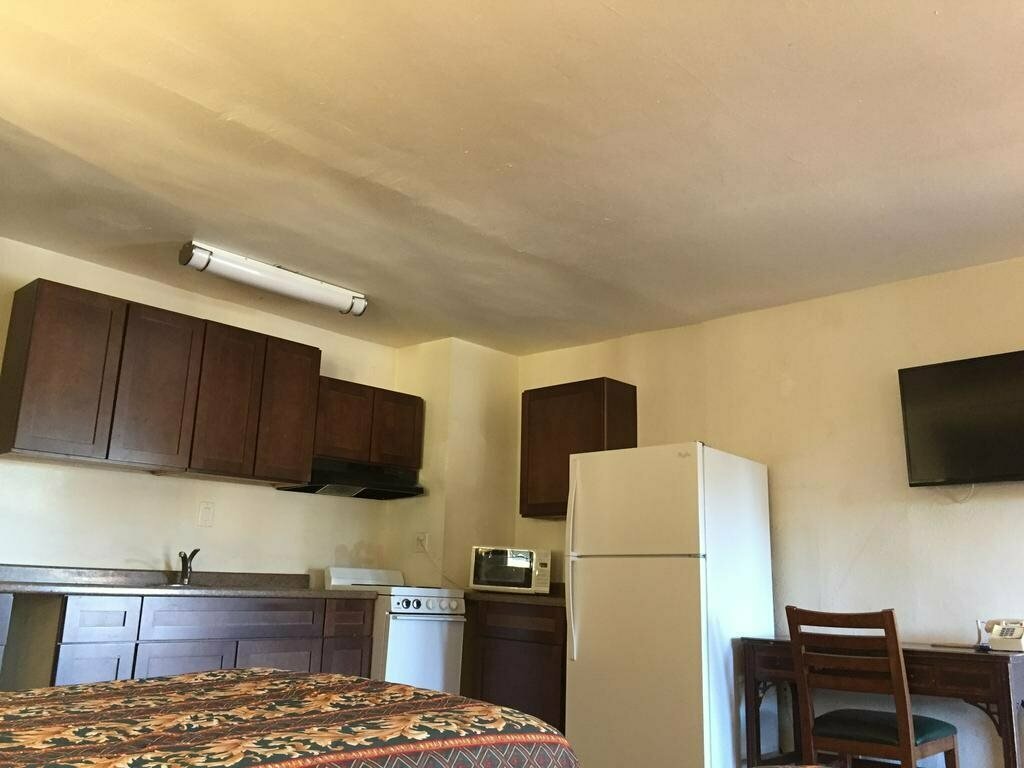 Colonial Motel