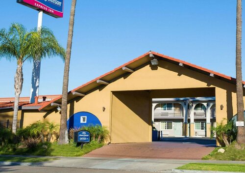 Howard Johnson by Wyndham National City/San Diego South, Забронировать Отель Нешнел-Сити San Diego Metropolitan Area