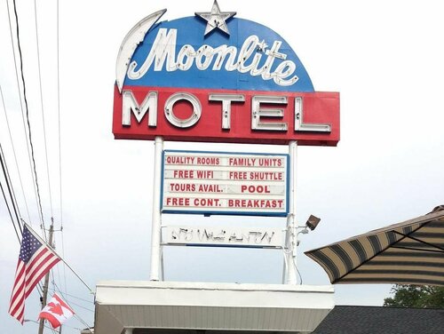 Moonlite Motel Niagara Falls, Buchen Sie Motel Hotels mit Pool in New York State, Schwimmbad