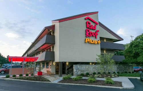 Red Roof Inn PLUS+ Columbus-Ohio State University OSU, Забронировать Отель Отели Колумбус с парковкой, рядом с Музей Джека Никлауса, Парковка