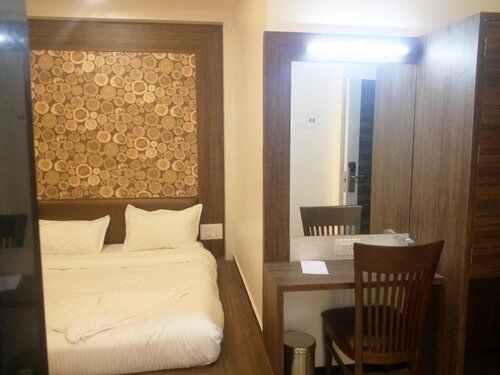 Hotel Pushpak Park, Забронировать Отель Османабад штат Махараштра
