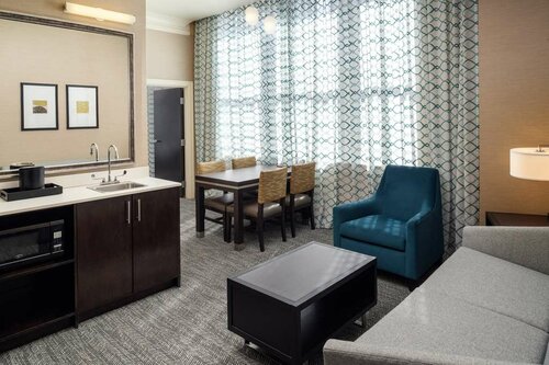 Embassy Suites by Hilton St. Louis Downtown, Забронировать Отель Сент-Луис Миссури, рядом с Автобусный вокзал компании Greyhound