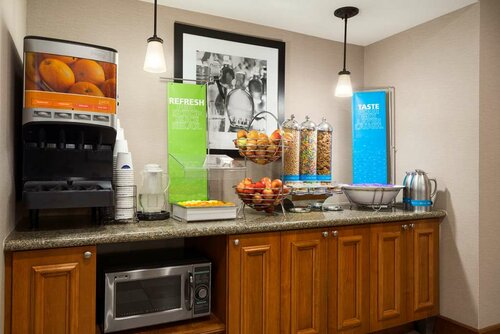 Hampton Inn & Suites Williamsburg-Central, Забронировать Отель Уильямсберг Виргиния
