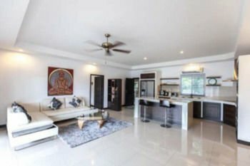 Noksawan Villa by G Estate, Забронировать Вилла Отели Раваи с бассейном, рядом с Центр Tesco Lotus в Парке Раваи, Бассейн