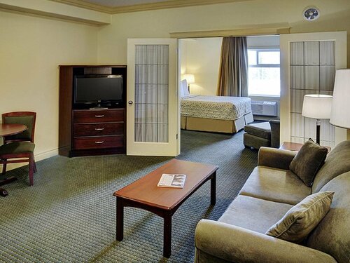 Chateau Nova Hotel & Suites Fort McMurray, Забронировать Отель Форт Мак-Мюррей Northern Alberta