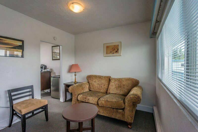 Castaway Motel