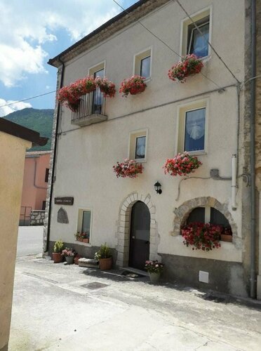 L'angolo fiorito, Rezervați Hotel Hoteluri în Castelpetroso cu parcare, Parcare