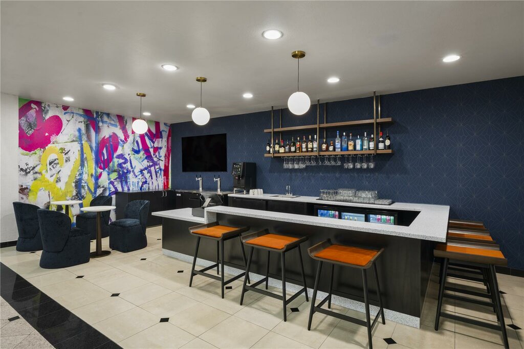 Holiday Inn Express Hotel & Su