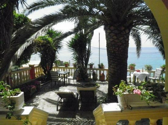 Paramonas Hotel