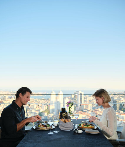 Fairmont Quasar Istanbul Hotel, Забронировать Отель Отели Стамбула с бассейном, рядом с Станция метро Sisli, Бассейн