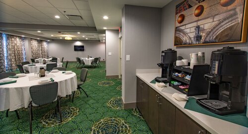 Holiday Inn Knoxville N - Merchant Drive by IHG, Забронировать Отель Ноксвилл Теннесси
