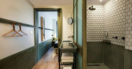 Moxy NYC Times Square, Забронировать Отель Отели Нью-Йорка с парковкой, рядом с Эмпайр-стейт-билдинг, Парковка