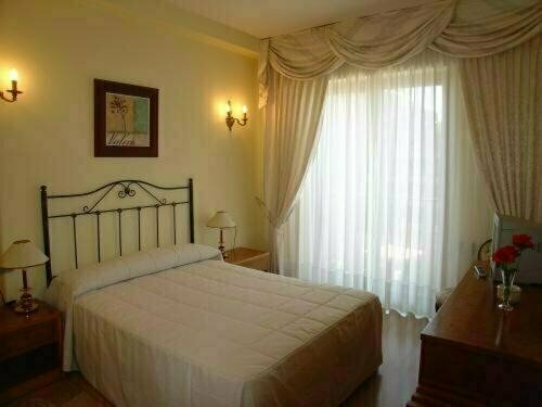 Hotel Santa Teresa, Забронировать Отель Авила Провинция Авила, рядом с Церковь Сан-Педро