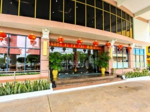 Crystal Crown Hotel JB, Забронировать Отель Отели Джохор-Бару 3 звезды, 3*