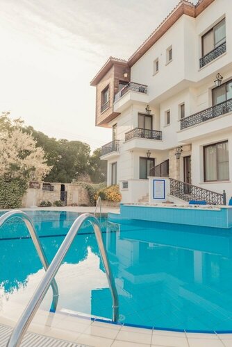 Kemerli Konak Boutique Hotel, Varaa Boutique-hotelli Hotellit Northern Cyprus pysäköinnillä, Pysäköinti
