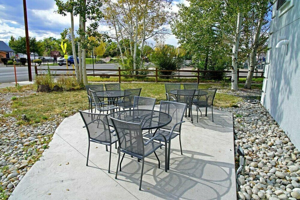 Sandhill Inn & Suites