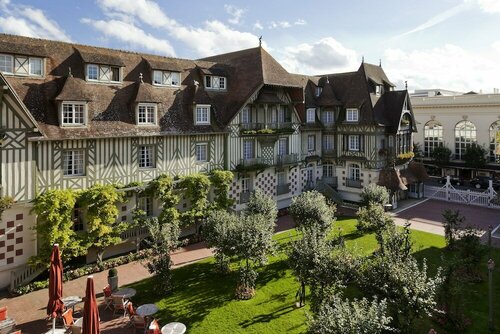 Hôtel Barrière Le Normandy Deauville, Book Hotel Hoteller i Vauville med pool, Swimmingpool